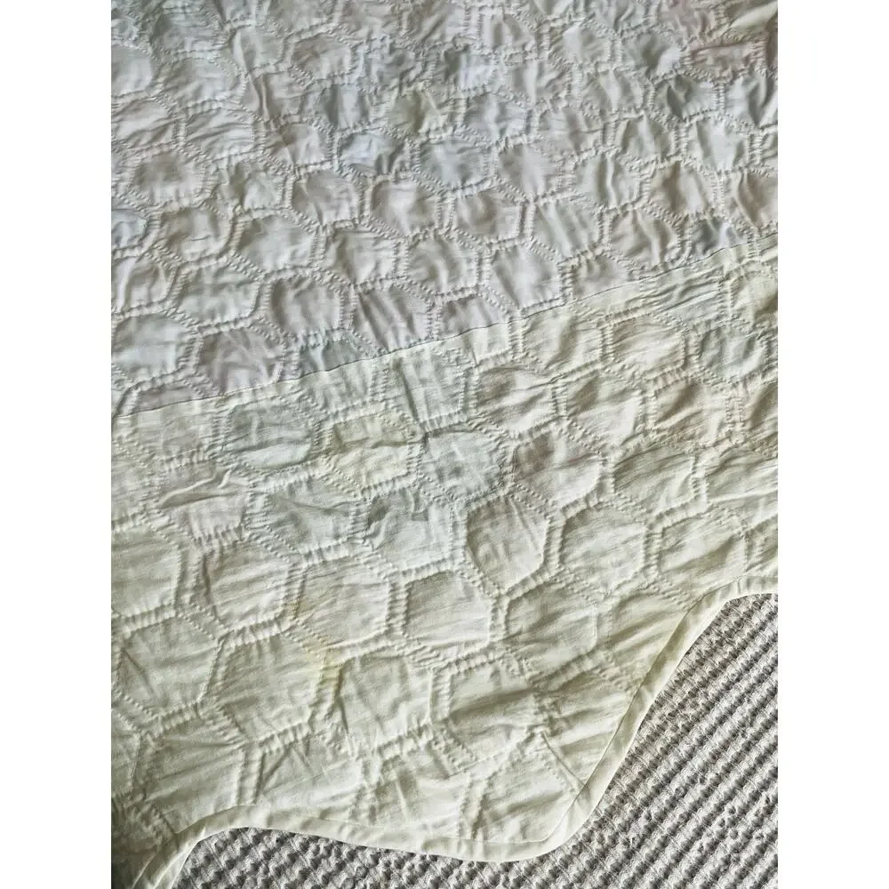 Vintage handmade Quilt Grandmother's Flower Garden 50s 60s 70s fabrics 102 x 88